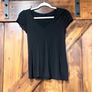 Gap Sleek Flowy Comfy V-Neck T-Shirt